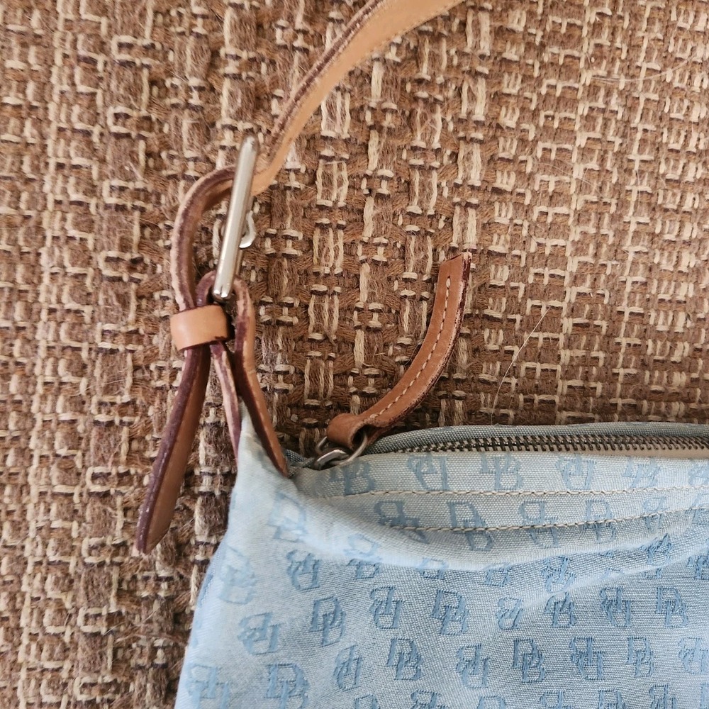 Vintage Y2K Blue Zip Dooney & Bourke Canvas Hobo Bag Purse Tan Leather Strap - Picture 3 of 6